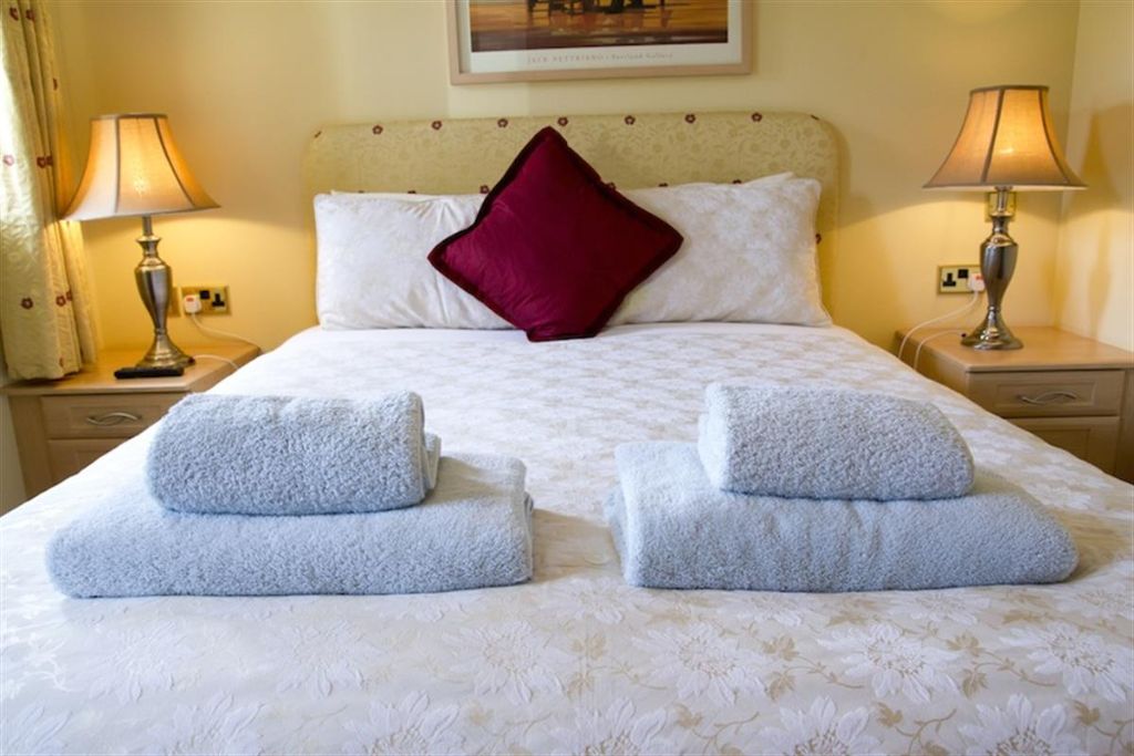 The Rickyard B&B Double Room with Shower over Bath - Luxury guest room with fresh towels