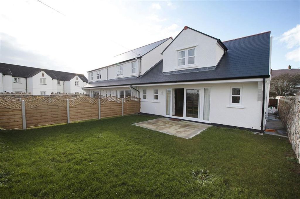 Clementine Cottage - Modern wheelchair accessible cottage with large enclosed garden and patio